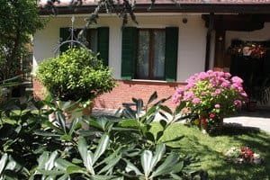 The front side of Venice Holiday Home seen from the garden